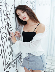 避暑胜地的堕落美人妻