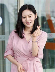 校花被扒开尿口折磨憋尿-美容室:特除服务7